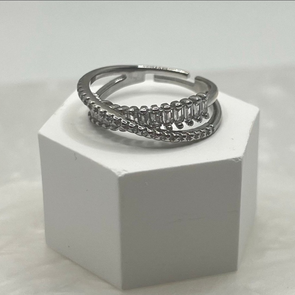 Zircon ring